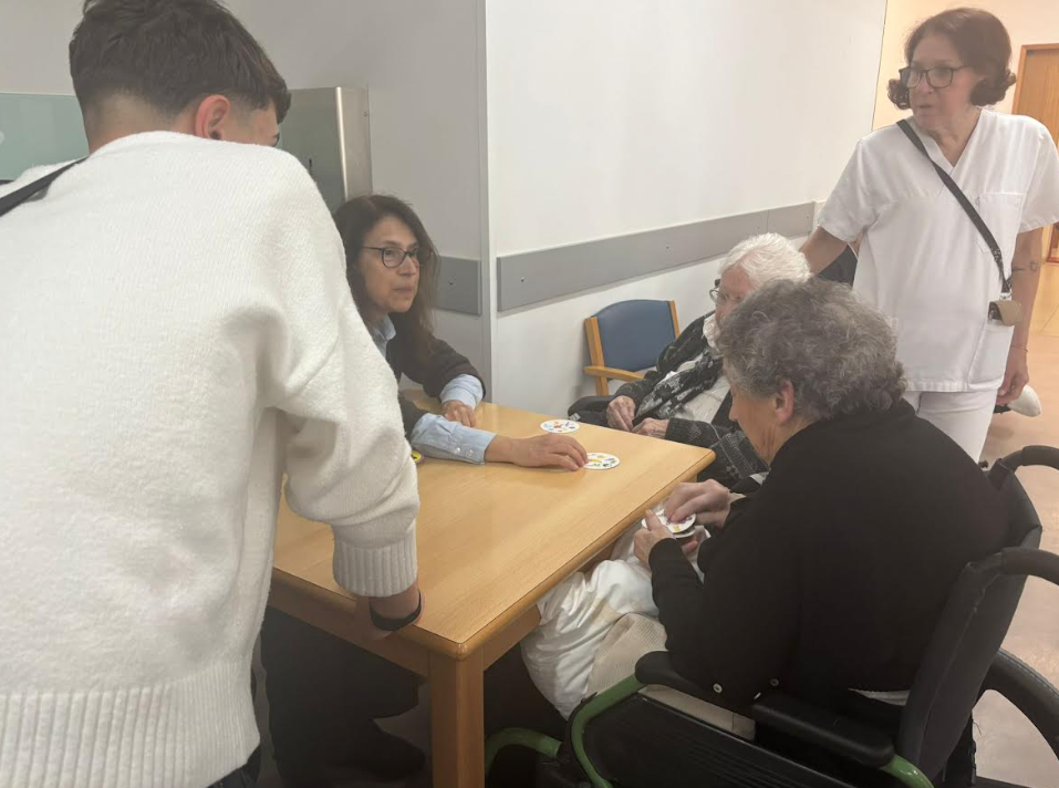 Alunos do 9º ano levam alegria a Lares de Idosos